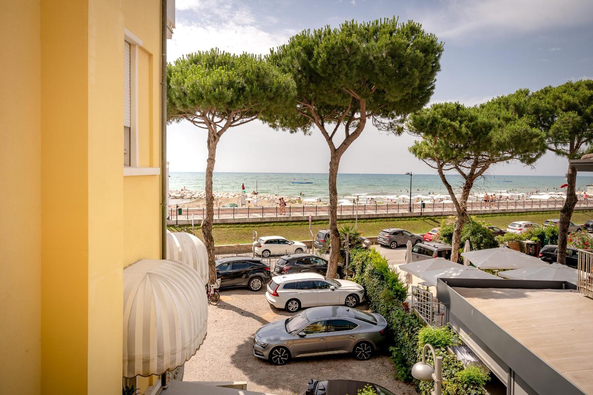 Hotel Le Lampare Caorle Exterior photo