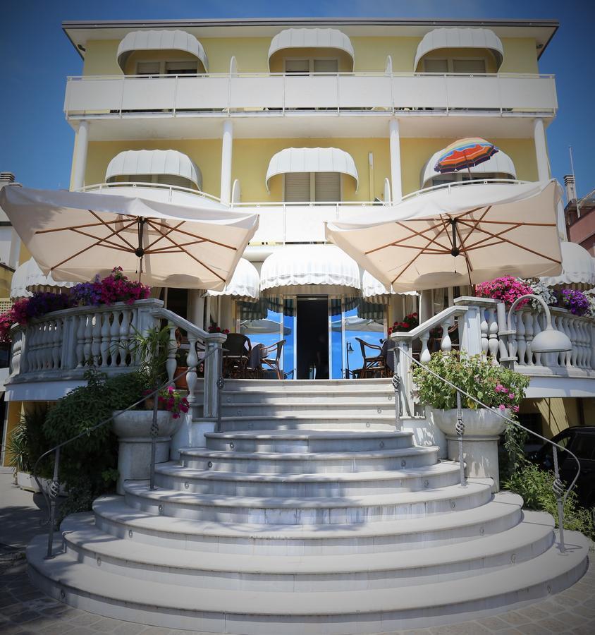 Hotel Le Lampare Caorle Exterior photo